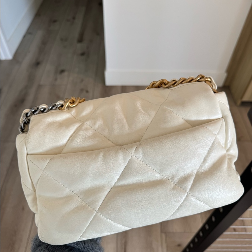Chanel 19 Flap Bag - Picture 4 of 10